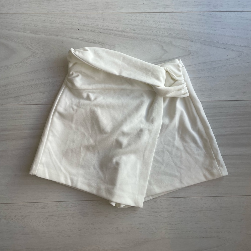 NWT Zara White Skort